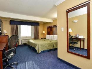 At Bayshore Motel 2*